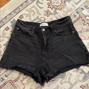 Abercrombie & Fitch - Black 90s relaxed high rise shorts